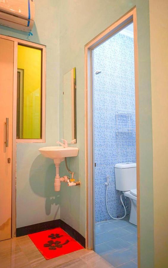 Roomz Budget Residence Semarang Exterior foto